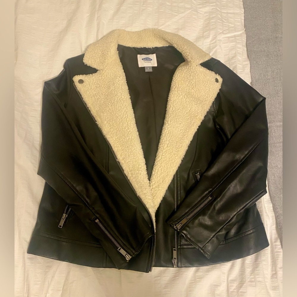 Old Navy Women's Black Vegan Leather Jacket with Sherpa Collar Size Large
